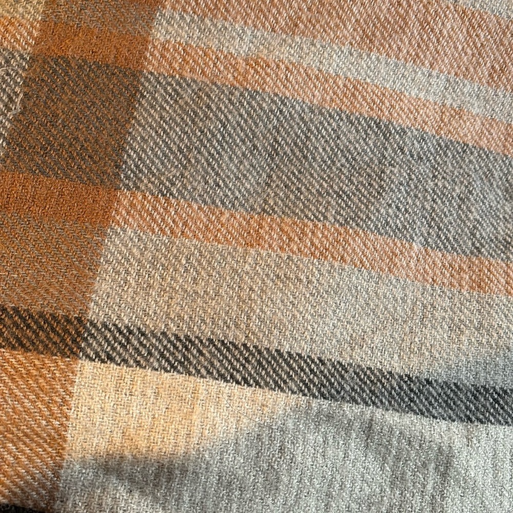 Jessica Simpson shawl
